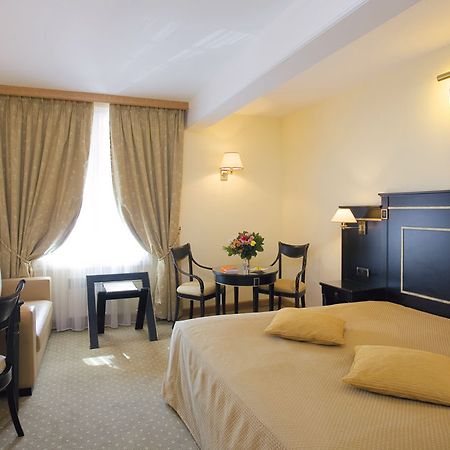 Hotel Le Rempart Турню Екстер'єр фото