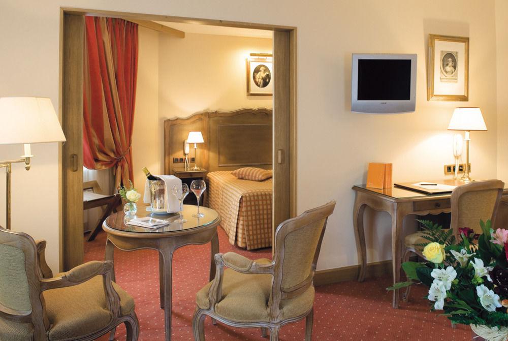 Hotel Le Rempart Турню Екстер'єр фото