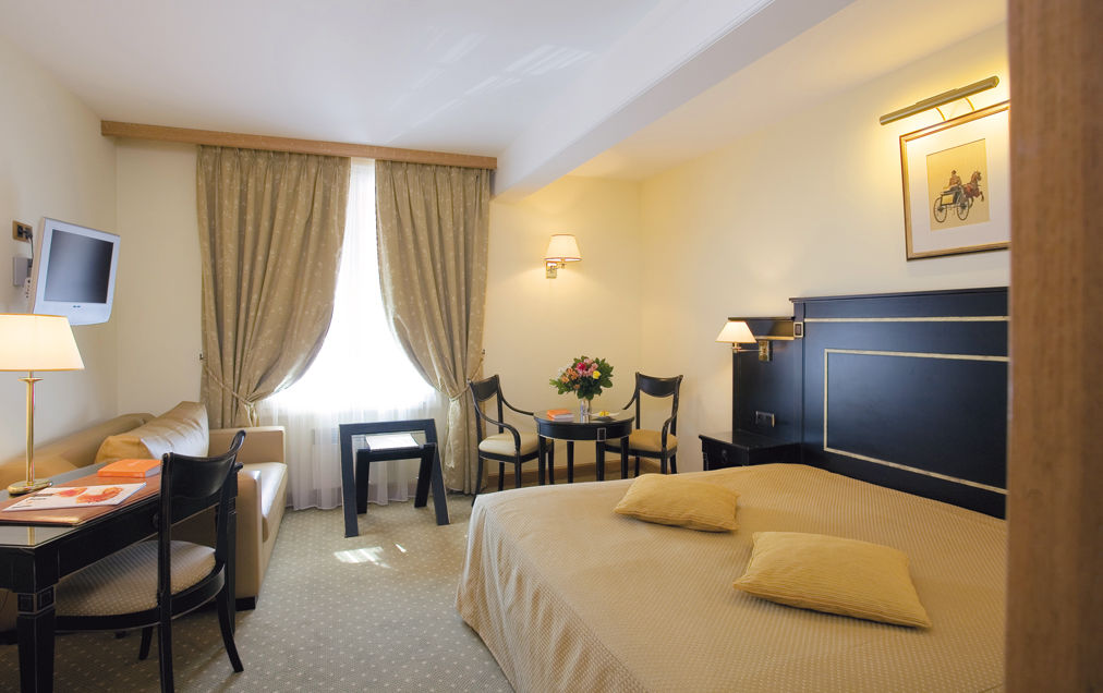 Hotel Le Rempart Турню Екстер'єр фото